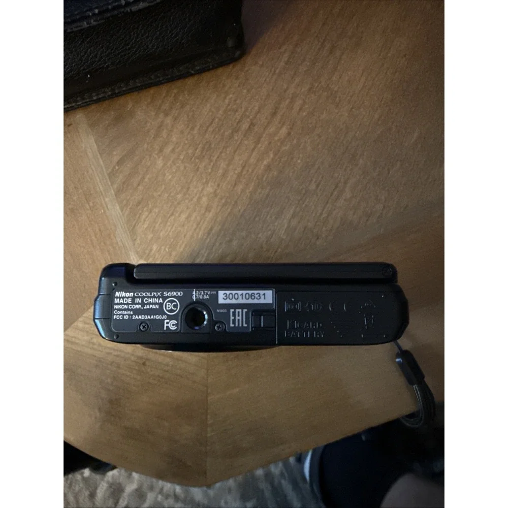 Nikon COOLPIX S6900 16MP Digital Camera Black Flip Screen Battery Case MINT